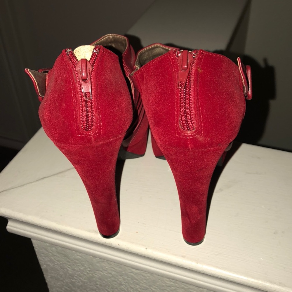 Heels - Picture 3 of 4